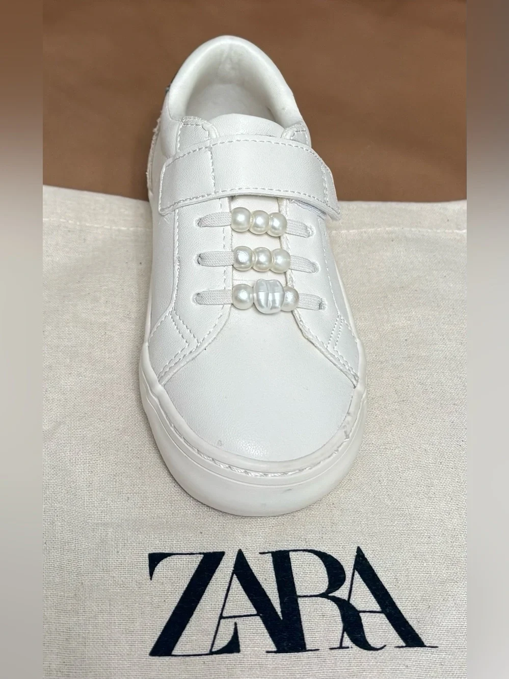 ZARA KIDS PEARL SNEAKERS NWT  Size: 9 (6.1 INCHES) * Color: WHITE
